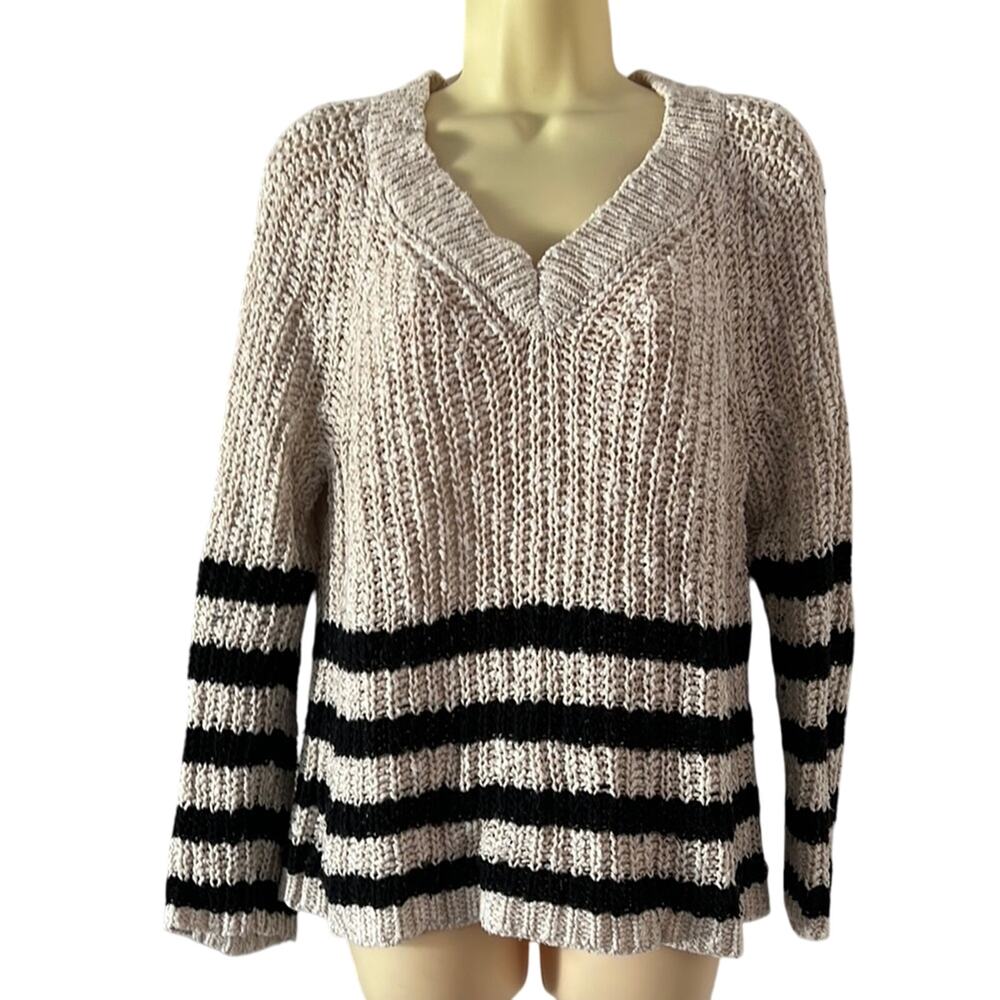 American Eagle Cream and Black V-Neck Sweater Slouchy Comfy
